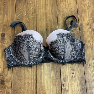 Victoria’s Secret Dream Angels lined Demi bra size 32D pale pink with black lace